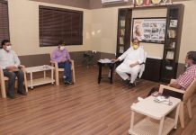 विधायक काश्यप ने नगर की बिगड़ी हुई जल प्रदाय व्यवस्था पर आयुक्त से की चर्चा
