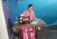 कोरोना काल में मास्क निर्माण कर कोरोना योद्धा भूमिका का निर्वाह कर रही है समूह की महिलाएं