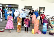 शनिवार को मेडिकल कॉलेज हॉस्पिटल से स्वस्थ होकर 6 पेशेंट अपने घर पहुंचे