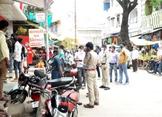 जिले में गुरुवार को 2 लाख से ज्यादा स्पाट फाइन वसूला गया आदेश उल्लंघन पर 77 दुकाने 24 घंटे के लिए बंद