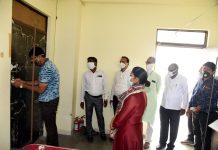 राजनीतिक दलों के प्रतिनिधियों की उपस्थिति में ईवीएम स्ट्रांग रूम खोले गए