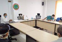 कलेक्टर रुचिका चौहान ने मेडिकल कॉलेज पहुंचकर डॉक्टर्स के साथ मरीजों के उपचार की समीक्षा की