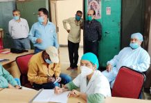 जिले में प्रवेश करने वालों को अब करवाना होगा स्वास्थ्य परीक्षण, जिला पंचायत कर्मचारियों का भी हुआ स्वास्थ्य परीक्षण…
