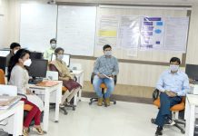 कलेक्टर डाड ने कोविड-केयर सेंटर का निरीक्षण किया