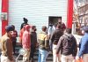 प्रशासन की टीम पहुंची दुकान-प्रतिष्ठानों पर, दो बत्ती स्थित मासूमा प्रतिष्ठान को किया सील…