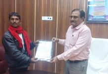 टूटी रेल पटरी को देखकर अपने लाल कपड़ा से इशारा कर मालगाड़ी रूकवाया, जानिए क्या पूरा मामला…