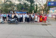 पांच दिवसीय बैंकिंग सहित अन्य लंबित मुद्दों को लेकर बैंककर्मियों का यूनाइटेड फोरम के बैनर तले प्रदर्शन