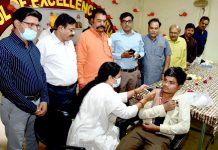 राजेंद्र सिंह लुनेरा तथा कलेक्टर कुमार पुरुषोत्तम द्वारा 12 से 14 वर्ष आयु के बच्चों के वैक्सीनेशन कार्य का शुभारंभ किया गया