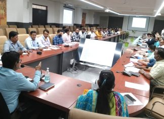 कलेक्टर ने कल्याणकारी योजनाओं के लक्ष्य 28 मार्च के पूर्व अर्जित करने के बैंकर्स को दिए निर्देश बैठक लेकर प्रगति की समीक्षा की
