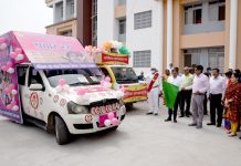 कलेक्टर ने एनीमिया के विरुद्ध जनजागरूकता रथ को हरी झंडी दिखाकर रवाना किया