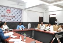 आपके तीन अधिकारियों के पास कार्य नहीं है, उनको कार्य दीजिए, कलेक्टर ने कृषि विभाग कार्यालय का निरीक्षण किया