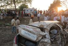 इप्का फैक्टरी के पास महू नीमच हाइवे पर कार दुर्घटना, दो गंभीर घायल और कार के परखच्चे उड़े, देखे फोटो…