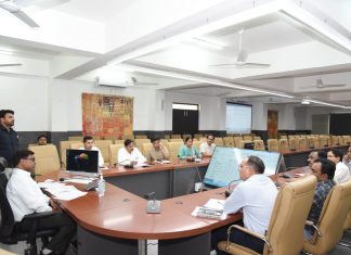 शिकायतों के निराकरण में कल शाम तक अंतर दिखना चाहिए कलेक्टर सूर्यवंशी ने मुख्यमंत्री हेल्पलाइन में समीक्षा की