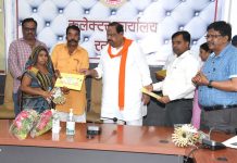 विधायक चैतन्य काश्यप के हाथों शहर के 40 हितग्राहियों ने प्रसन्नतापूर्वक प्राप्त किए स्थाई पट्टे…