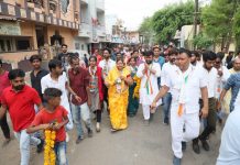 कांग्रेस प्रत्याशी मयंक जाट के जनसंपर्क में महिलाओ ने आरती उतारी, तो कन्याओं ने विजय तिलक लगाया…