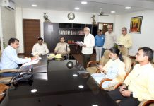 उज्जैन संभागायुक्त संदीप यादव ने कलेक्ट्रेट, जिला पंचायत तथा पीएचई कार्यालयों में किया निरीक्षण…