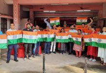 हर घर तिरंगा अभियान- जिला पंचायत परिसर में प्रारंभ हुआ तिरंगा विक्रय केन्द्र