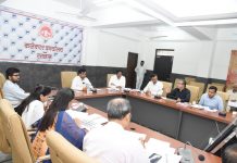 कलेक्टर सूर्यवंशी ने राजस्व अधिकारियों को चेताया, लालच तथा फायदे के लिए जनता के काम नहीं अटकाये अन्यथा कड़ी कार्रवाई के लिए तैयार रहें…