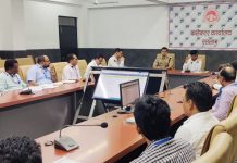 कलेक्टर ने बैंकों में लंबित सी.एम. हेल्पलाईन शिकायतों की समीक्षा की