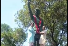 माधवराव सिंधिया की प्रतिमा पर सिंधिया फैंस क्लब द्वारा दी गयी श्रद्धांजलि…