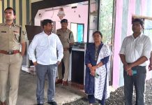 प्रशासन द्वारा अवैध ढाबा तथा पोल्ट्री फॉर्म तोड़ा गया, दुर्लभ सांप जप्त किया गया