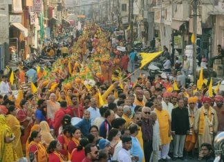 धर्ममय हुआ रतलाम, निकली कलश यात्रा, 24 कुण्डीय गायत्री महायज्ञ कार्यक्रम की हुई शुरूआत…