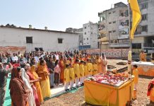 वैदिक मंत्रोच्चार के साथ विश्व कल्याण की मंगलकामना कर स्थापित की धर्मध्वजा, 108 पवित्र तीर्थ स्थलों की रज व नदियों के जल का हुआ पूजन…