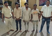 घर मे घुसकर लैपटॉप, रूपये एंव कैमरे चोरी करने वाला गिरोह चढ़ा रतलाम पुलिस के हत्थे…
