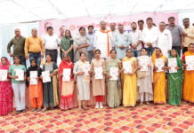 नगर निगम परिसर में आयोजित कार्यक्रम में बहनों को स्वीकृति पत्र किए वितरित…