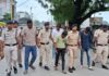 फिल्मी अंदाज में गुंडागर्दी करने वालो की पुलिस ने झाड़ी धूल, जुलूस निकालकर गुडों को होश ठिकाने लगाए…
